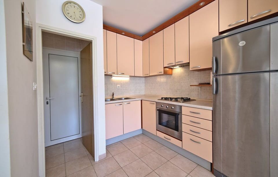 Apartment (A1) | Private kitchen | Fridge, oven, stovetop, dishwasher