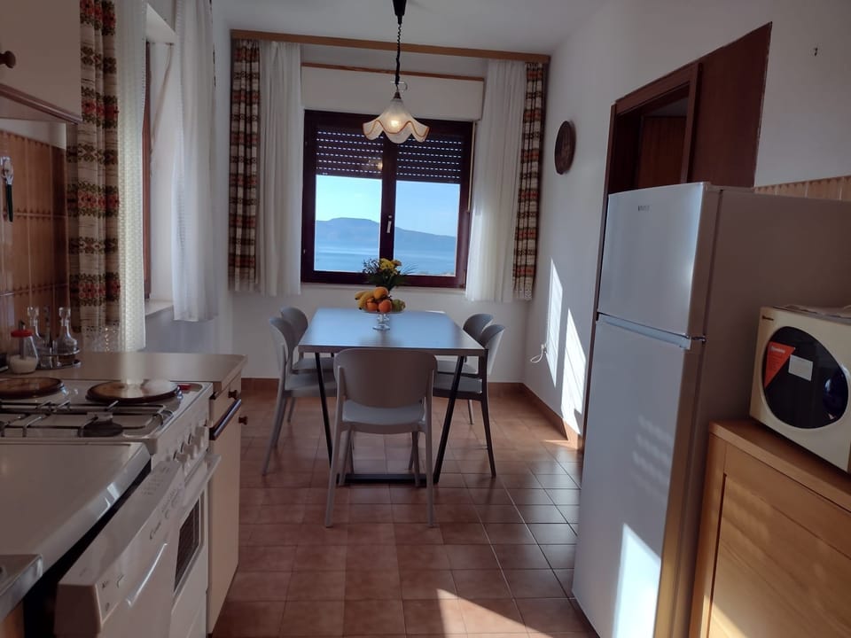 Apartment (A1) | Private kitchen | Fridge, oven, stovetop, dishwasher