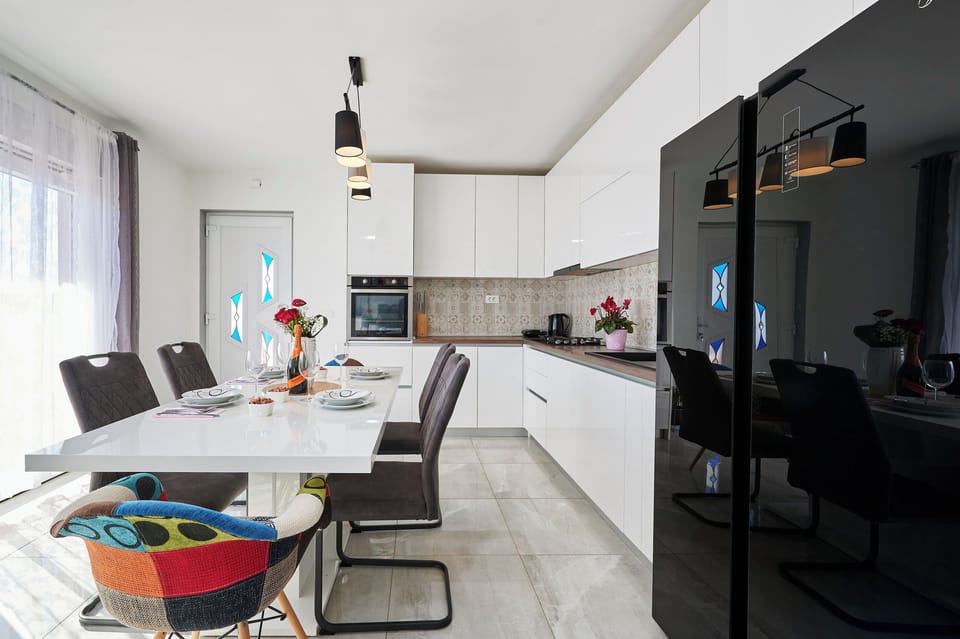 Apartment (A1) | Private kitchen | Fridge, microwave, oven, stovetop