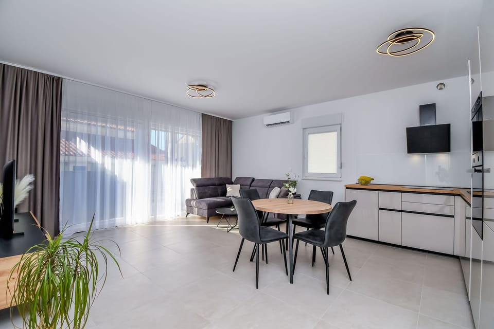 Apartment (A1) | Dining