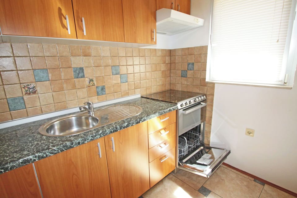 House | Private kitchen | Fridge, microwave, oven, stovetop