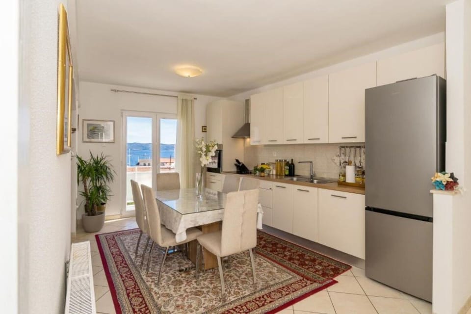 Apartment (A1) | Private kitchen | Fridge, oven, dishwasher, espresso maker