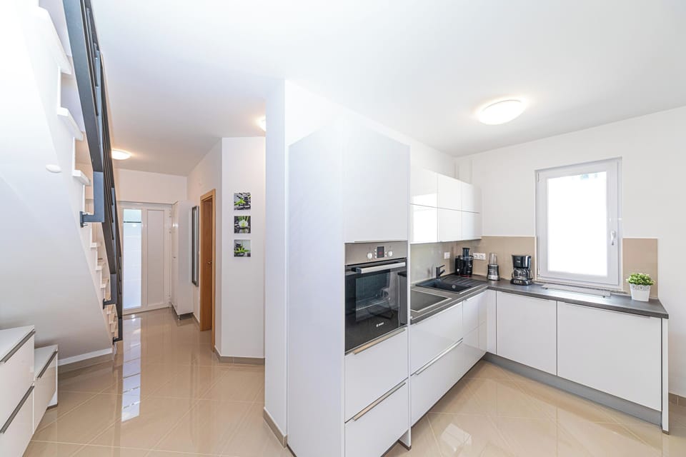 House | Private kitchen | Fridge, oven, stovetop, dishwasher