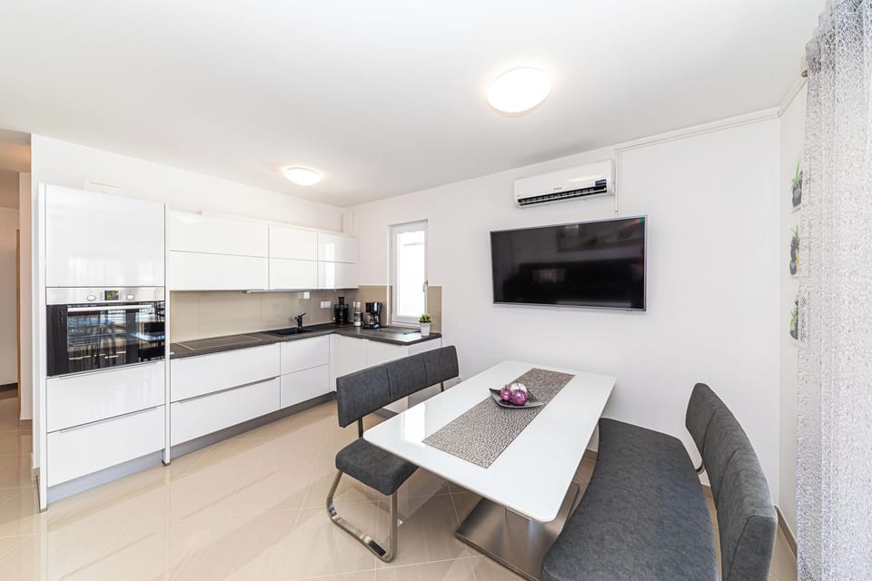 House | Private kitchen | Espresso maker, fridge, oven, stovetop