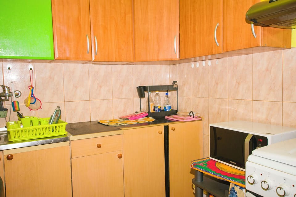 House | Private kitchen | Fridge, oven, stovetop, cookware/dishes/utensils