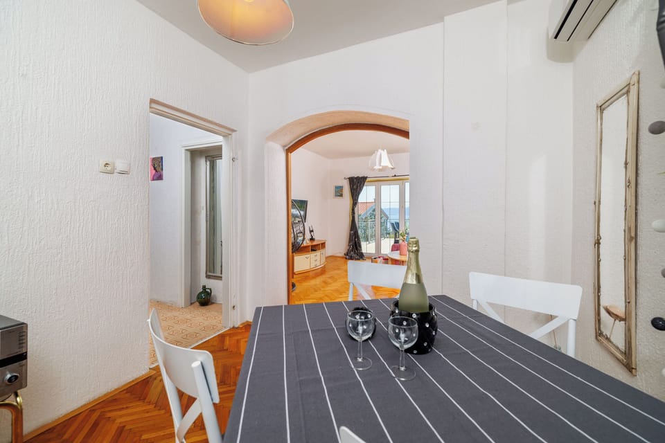 Apartment (A1) | Dining