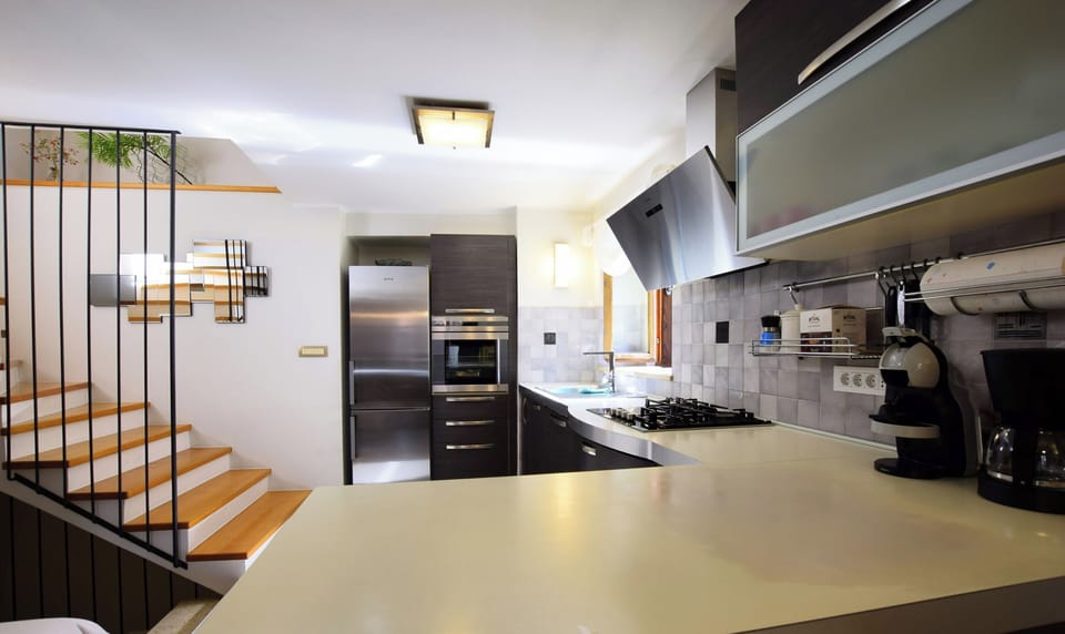 House | Private kitchen | Fridge, oven, stovetop, dishwasher