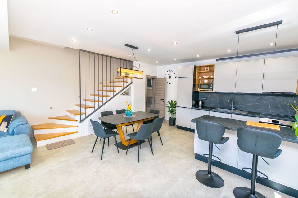 House | Private kitchen | Fridge, microwave, oven, stovetop