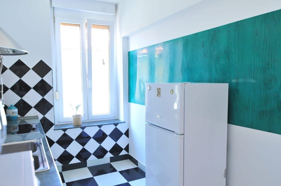 Apartment (A1) | Private kitchen | Fridge, microwave, oven, stovetop