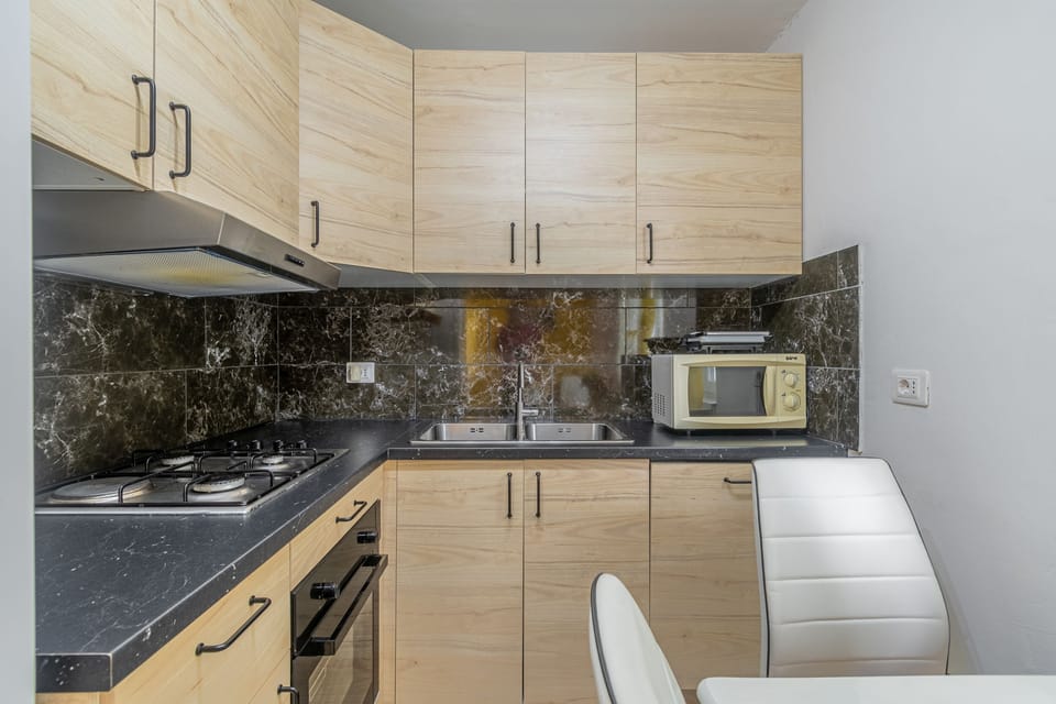 House | Private kitchen | Fridge, microwave, oven, stovetop
