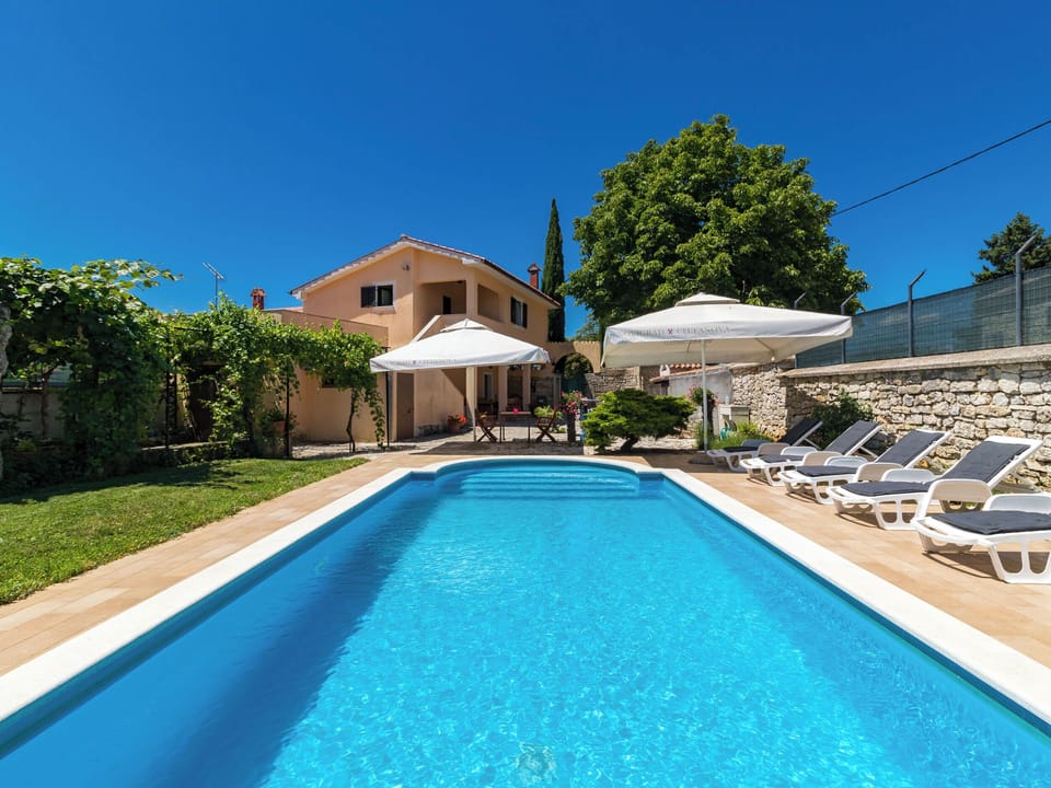 Outdoor pool, an infinity pool, open open 24 hours, pool umbrellas