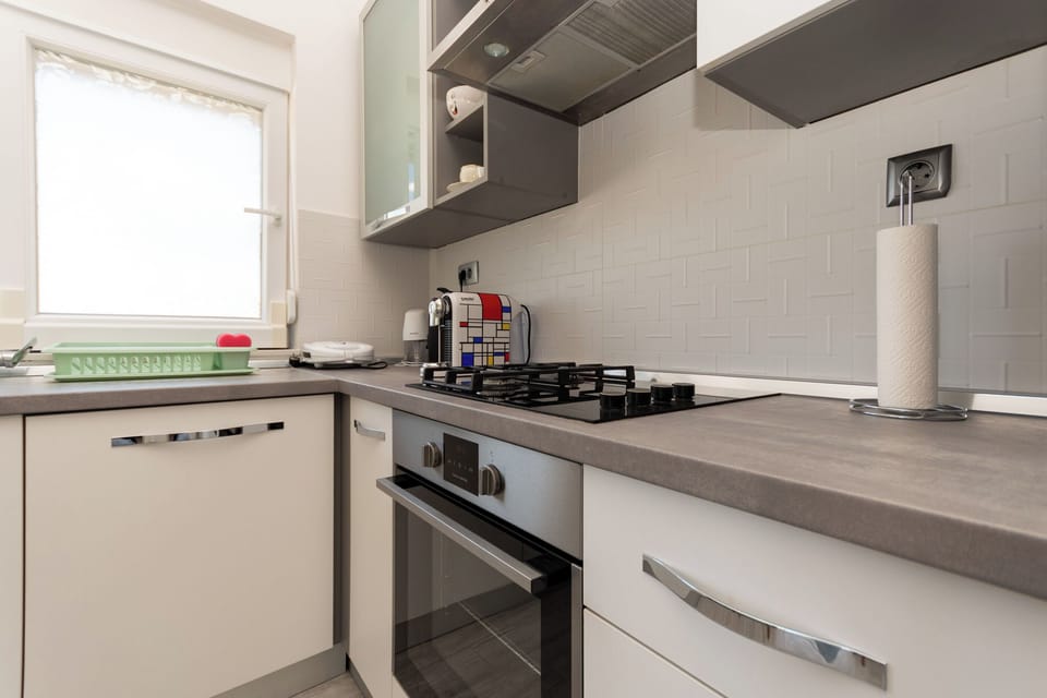 Apartment (A2) | Private kitchen | Fridge, oven, stovetop, espresso maker