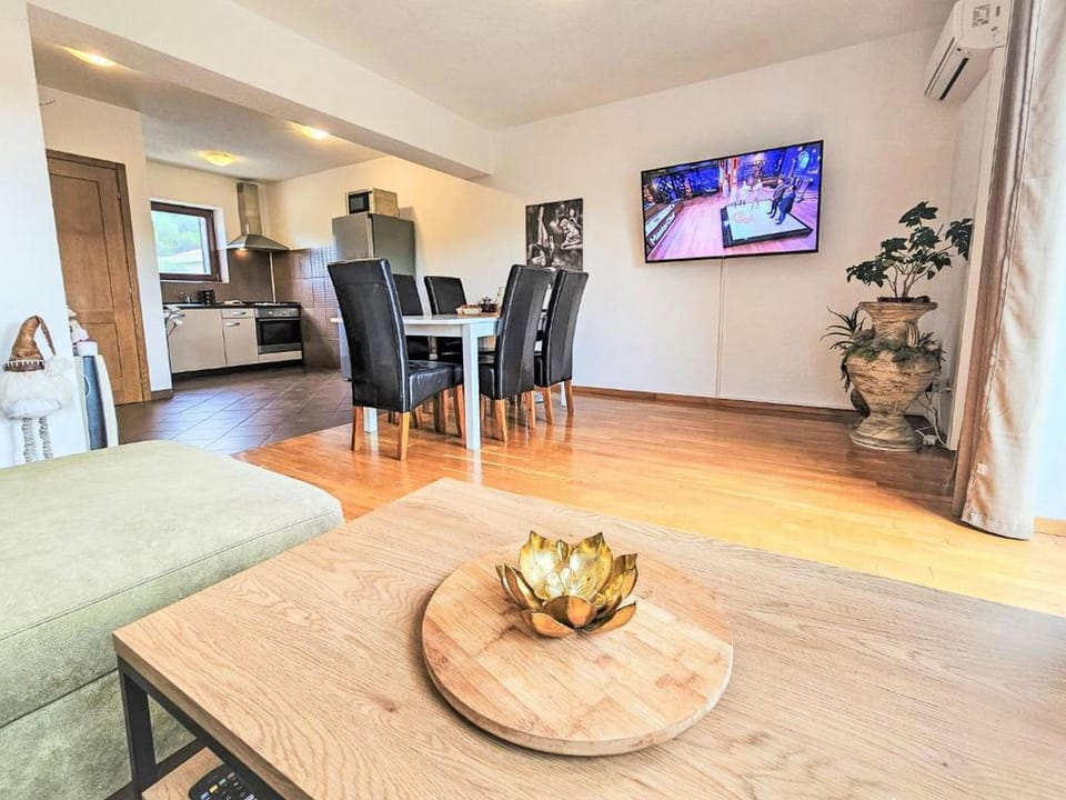 Apartment (A1) | Dining