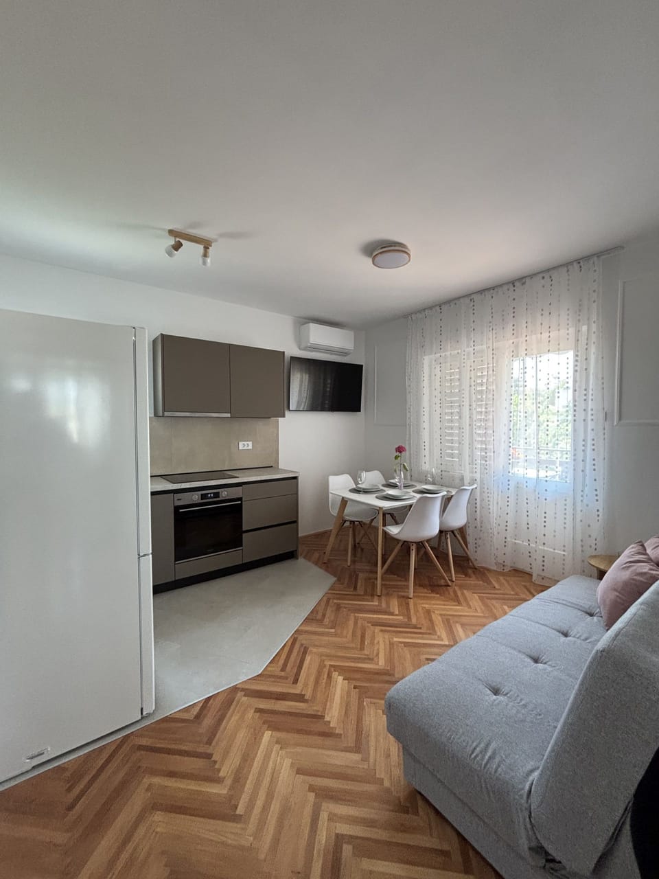 Apartment (A1) | Private kitchen | Fridge, oven, stovetop, dishwasher