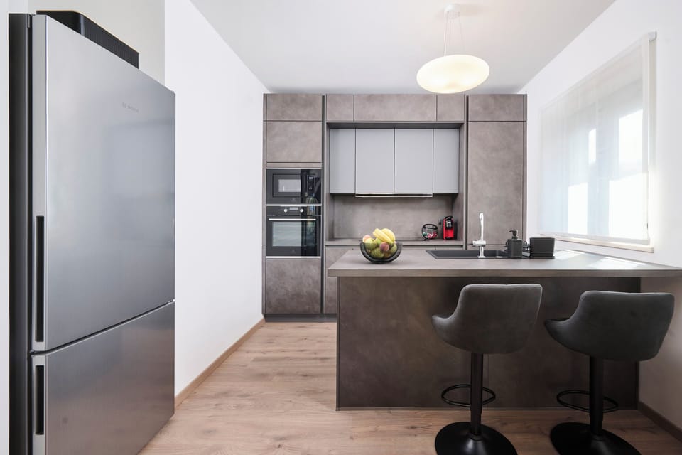 Apartment (A1) | Private kitchen | Fridge, microwave, oven, stovetop