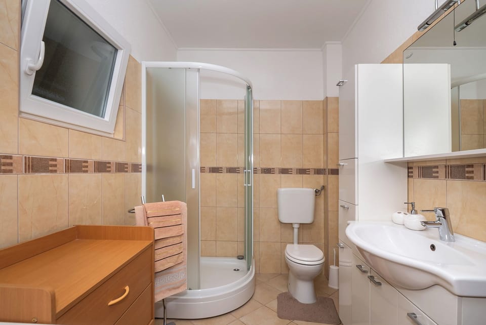Apartment (A1) | Bathroom