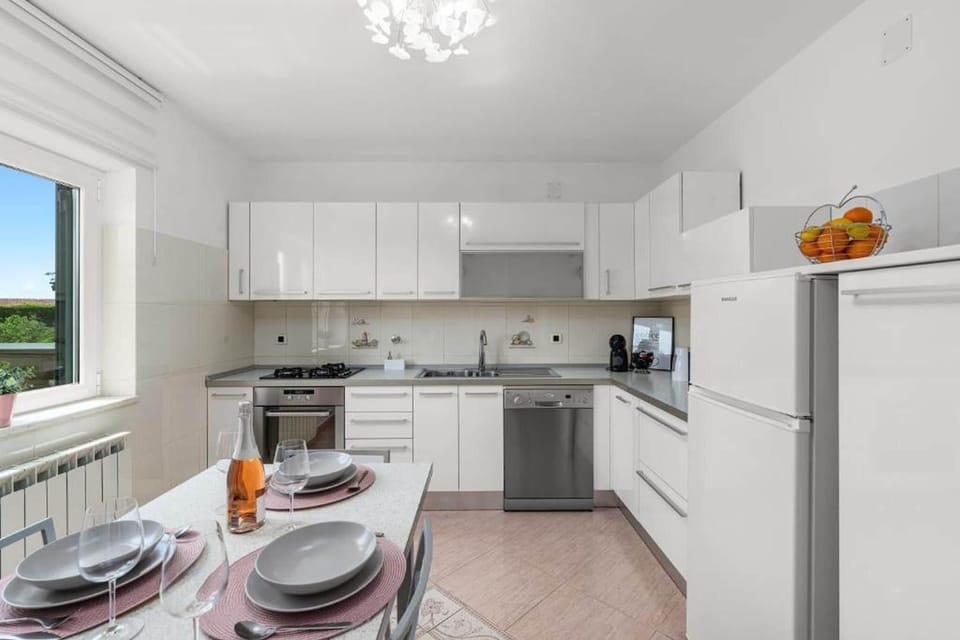 Apartment (A1) | Private kitchen | Fridge, microwave, oven, stovetop