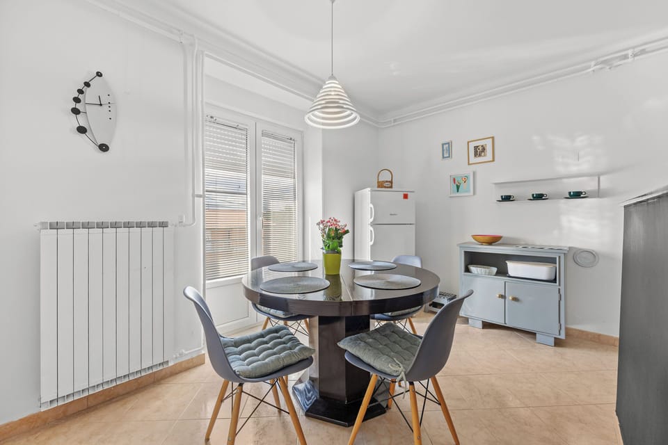 Apartment (A1) | Private kitchen | Fridge, microwave, oven, stovetop