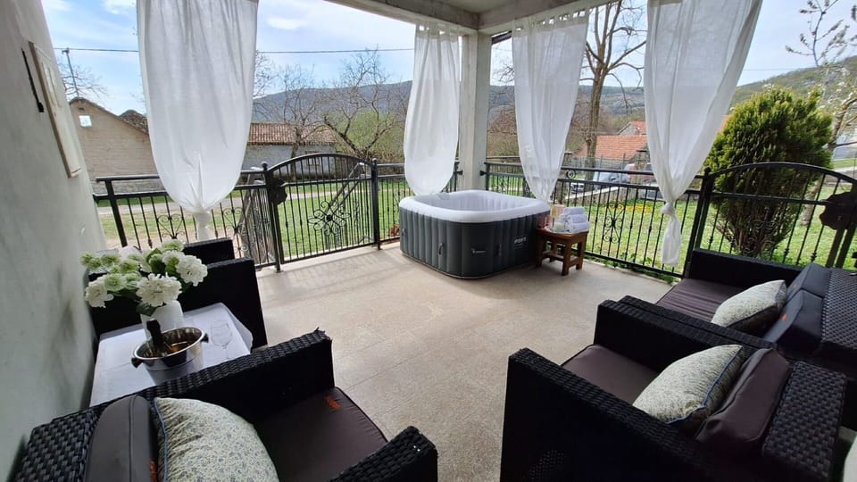 House | Terrace/patio
