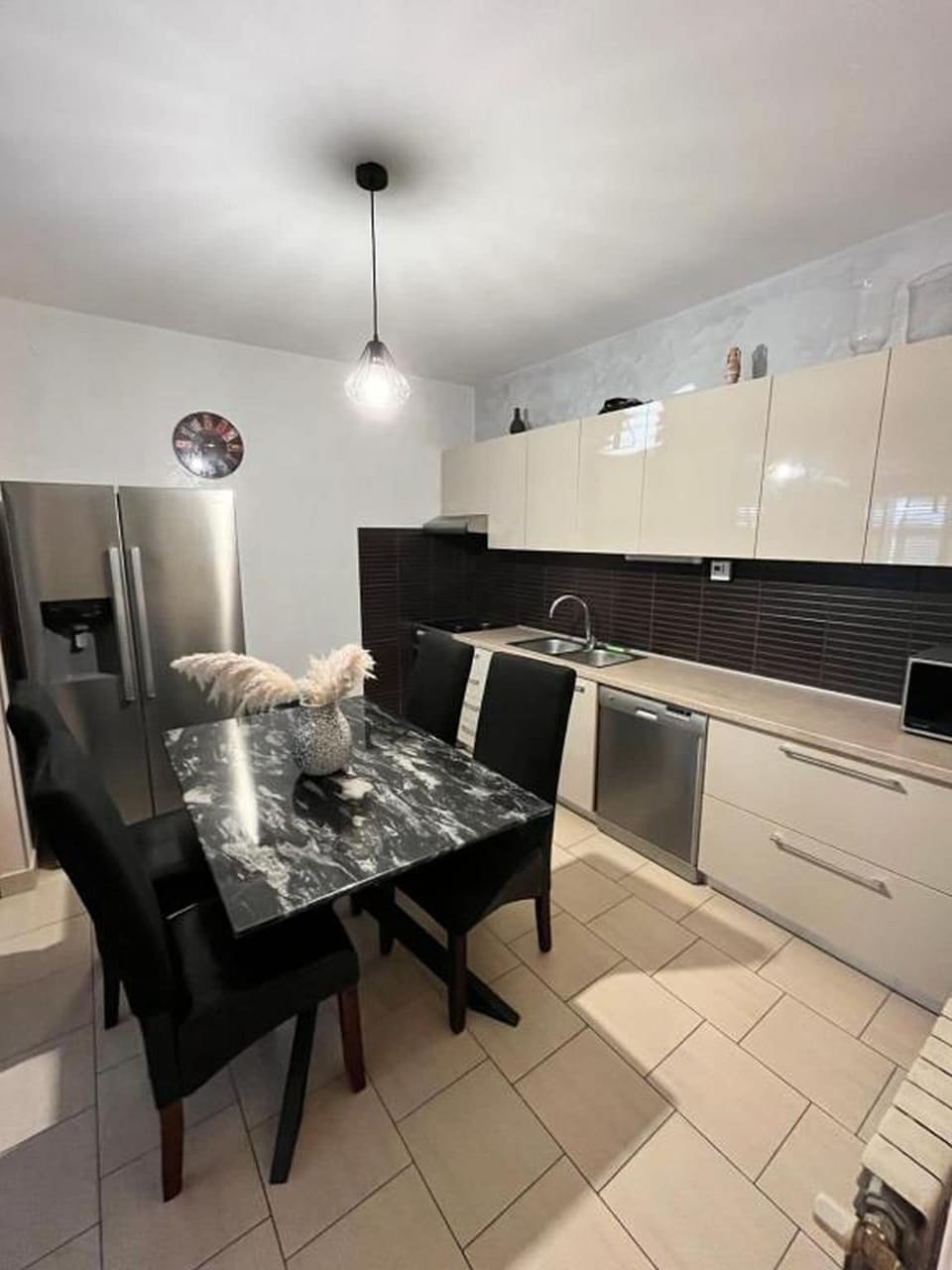Apartment (A1) | Private kitchen | Fridge, microwave, oven, stovetop