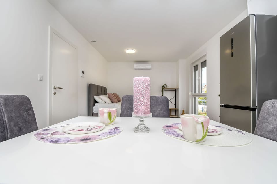 Apartment (A1) | Dining