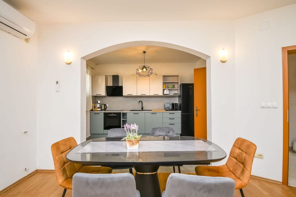 Apartment (A1) | Dining