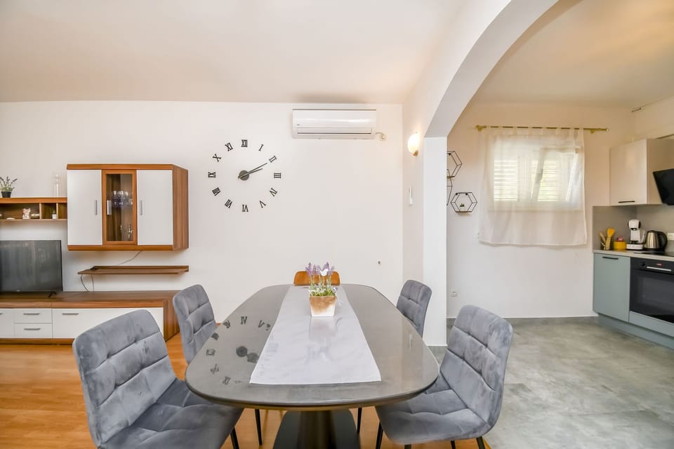 Apartment (A1) | Dining