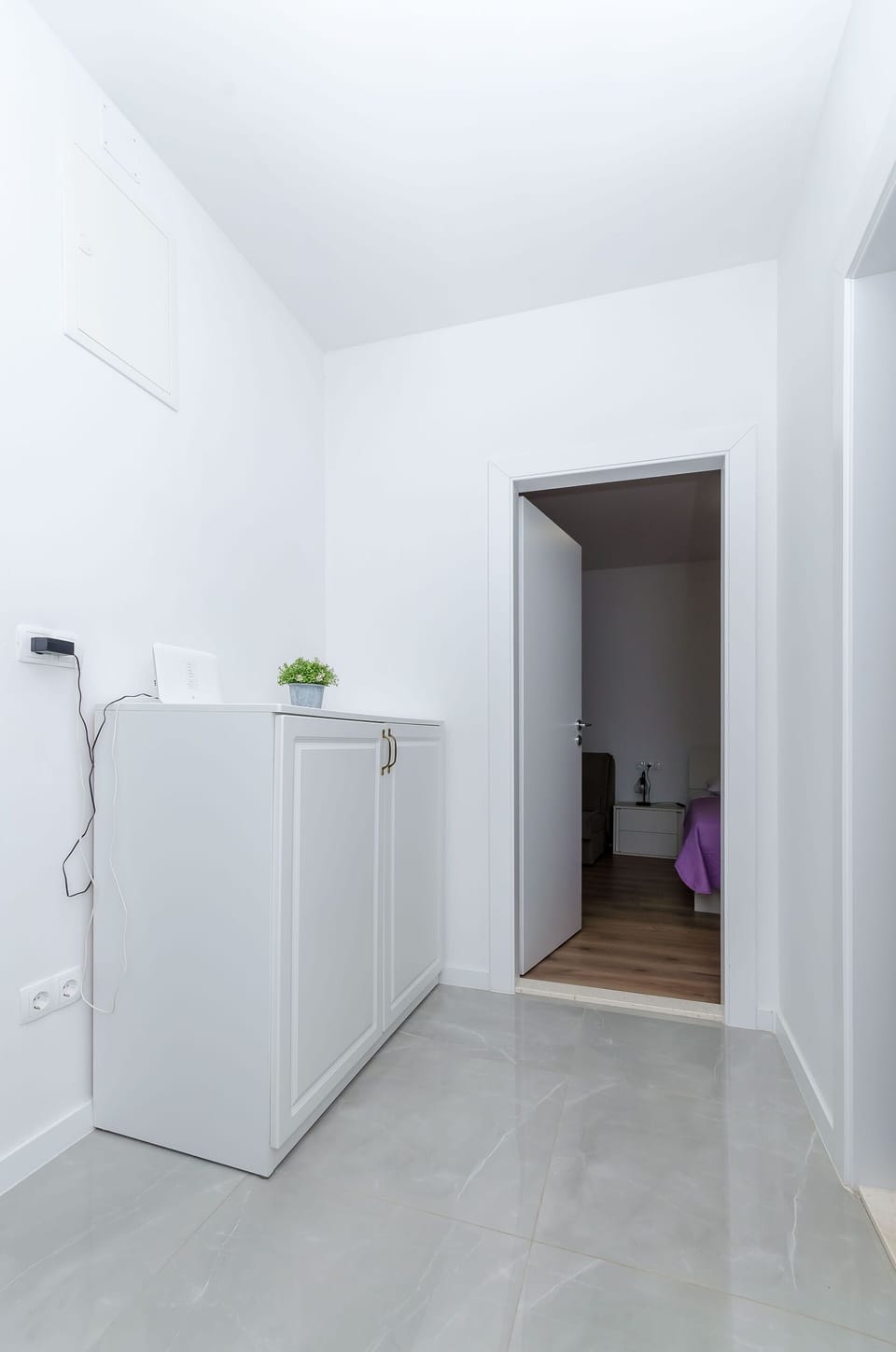 House | Interior entrance