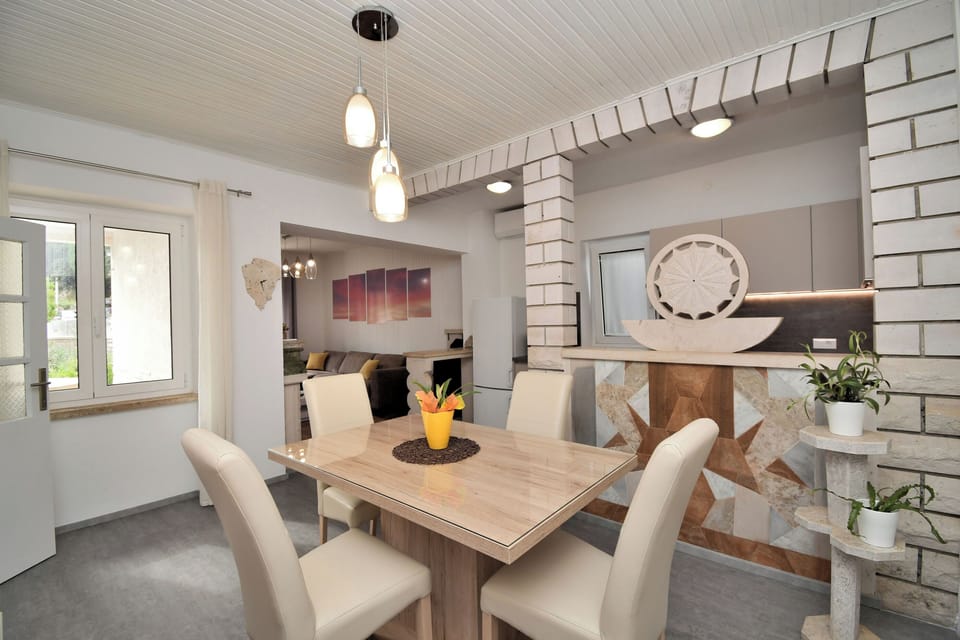 Apartment (A1) | Dining