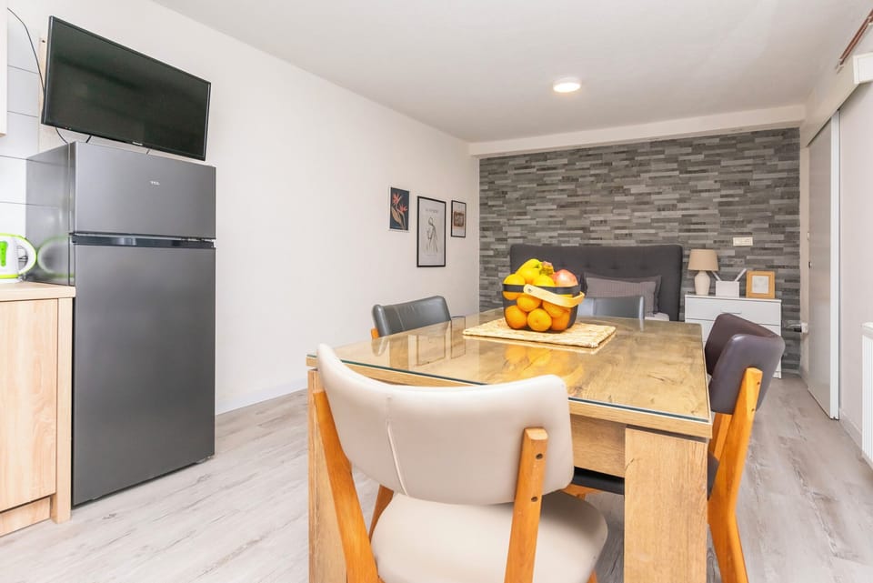 Apartment (A1) | Dining