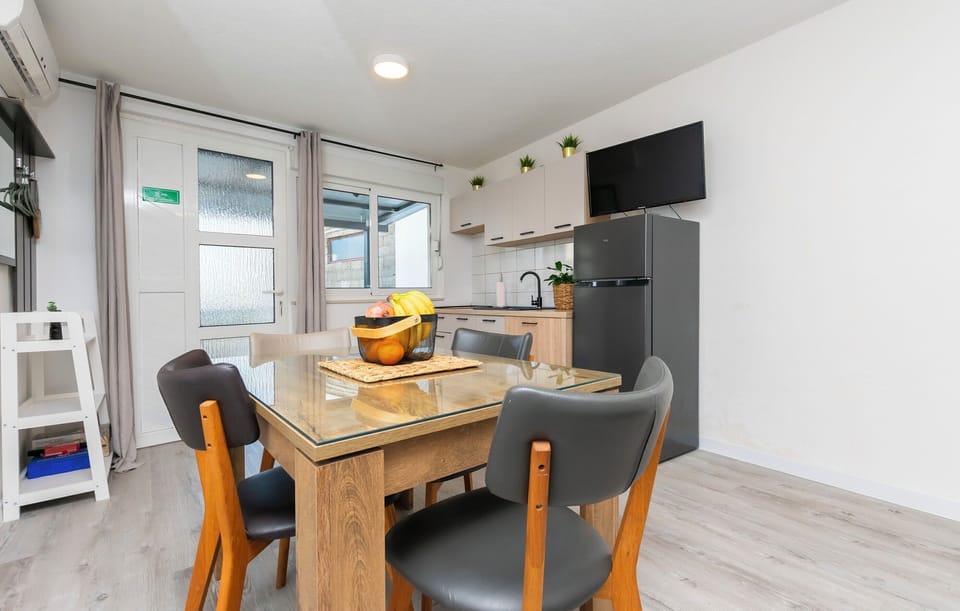 Apartment (A1) | Dining