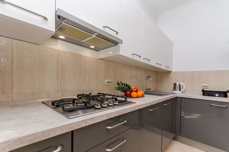 Apartment (A1) | Private kitchen | Espresso maker, fridge, oven, stovetop