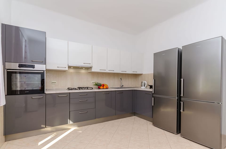 Apartment (A1) | Private kitchen | Espresso maker, fridge, oven, stovetop
