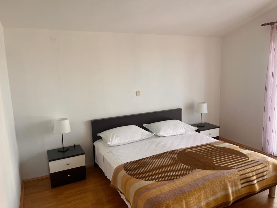 Apartment (A1) | Cribs (free), WiFi (free)