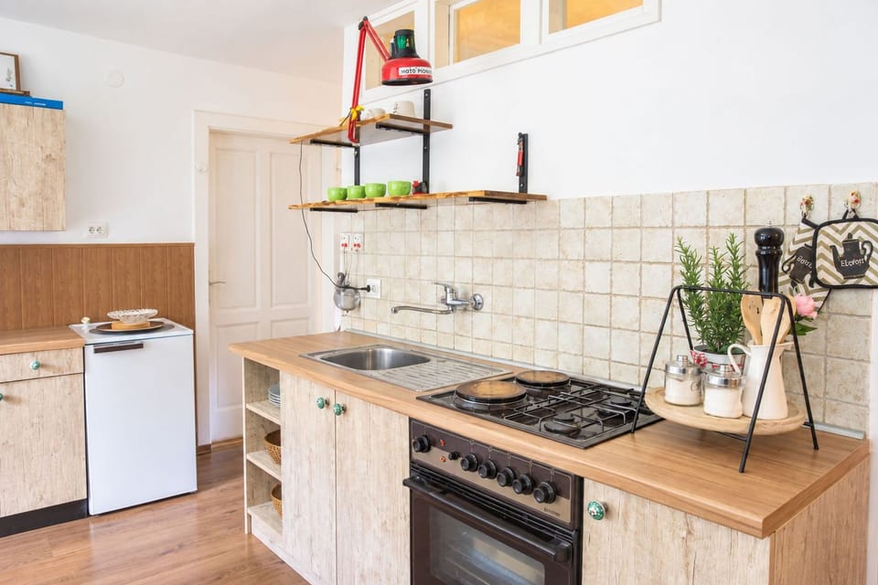 House | Private kitchen | Espresso maker, fridge, oven, stovetop