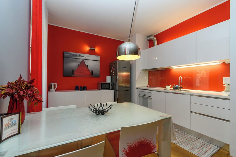 Apartment (A1) | Private kitchen | Fridge, microwave, oven, stovetop