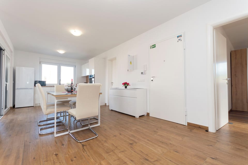 Apartment (A1) | Dining