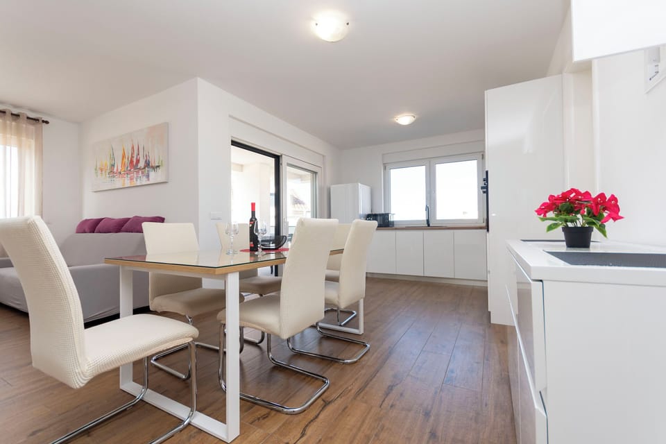 Apartment (A1) | Dining