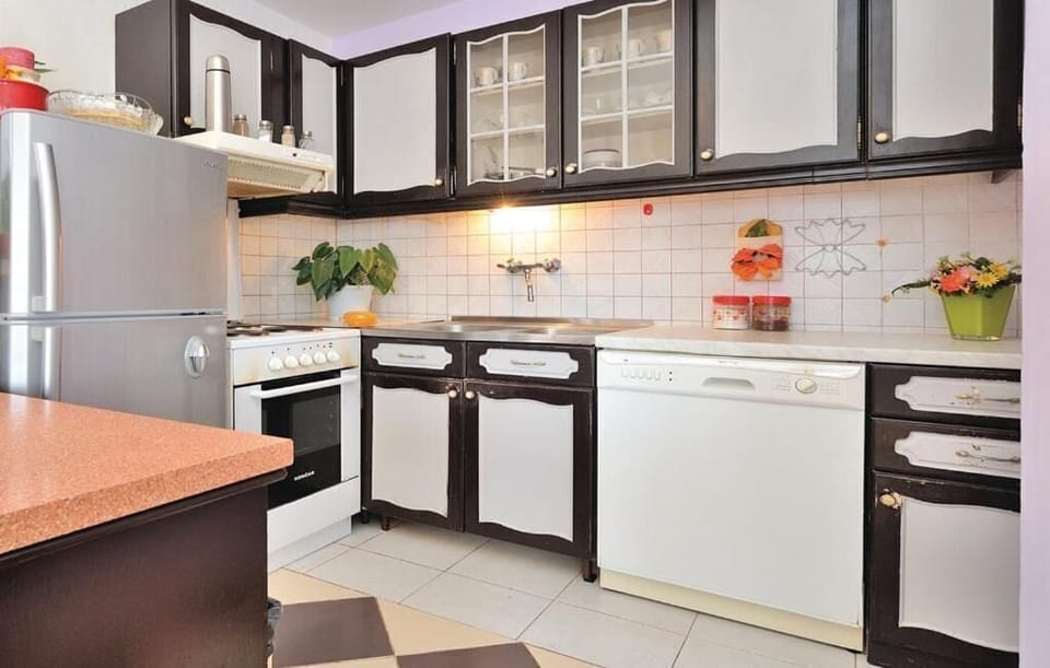 House | Private kitchen | Fridge, microwave, oven, stovetop