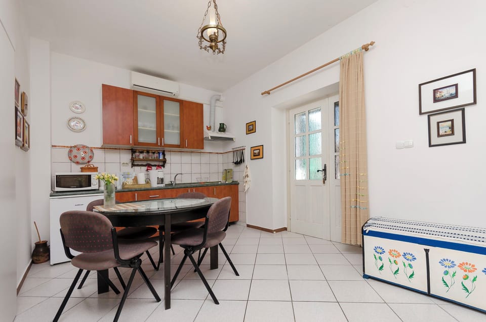 Apartment (A1) | Private kitchen | Fridge, microwave, stovetop, espresso maker