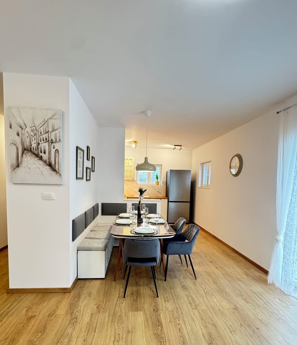 House | Living room | Smart TV, Netflix, streaming services