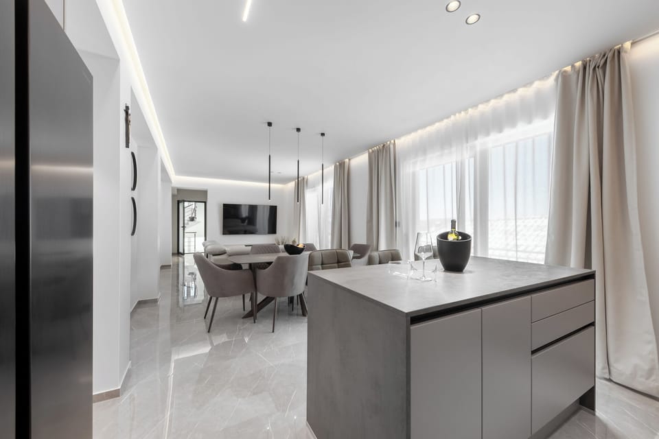Apartment (A1) | Dining