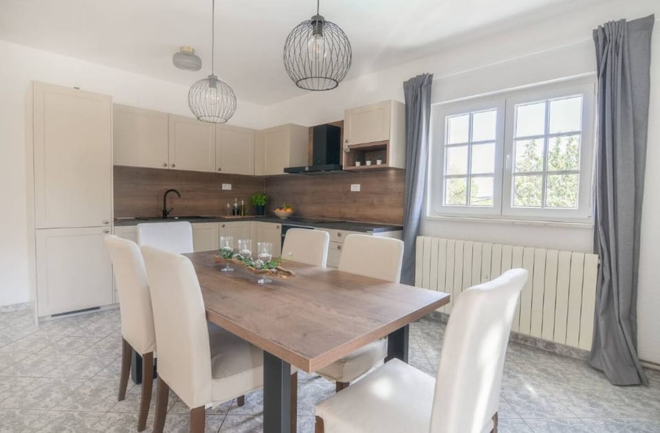 Apartment (A1) | Private kitchen | Microwave, dishwasher, espresso maker, electric kettle