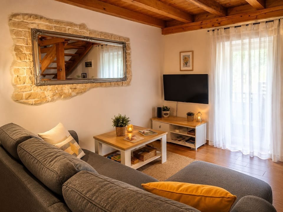 House | Living room | Smart TV, DVD player