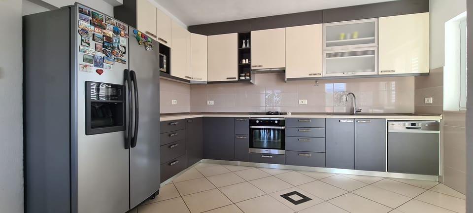 Apartment (A1) | Private kitchen | Fridge, microwave, oven, stovetop