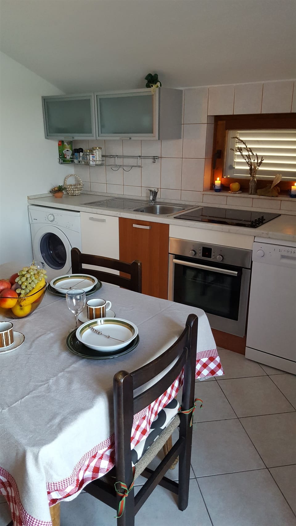 Apartment (A1) | Private kitchen | Fridge, microwave, oven, stovetop