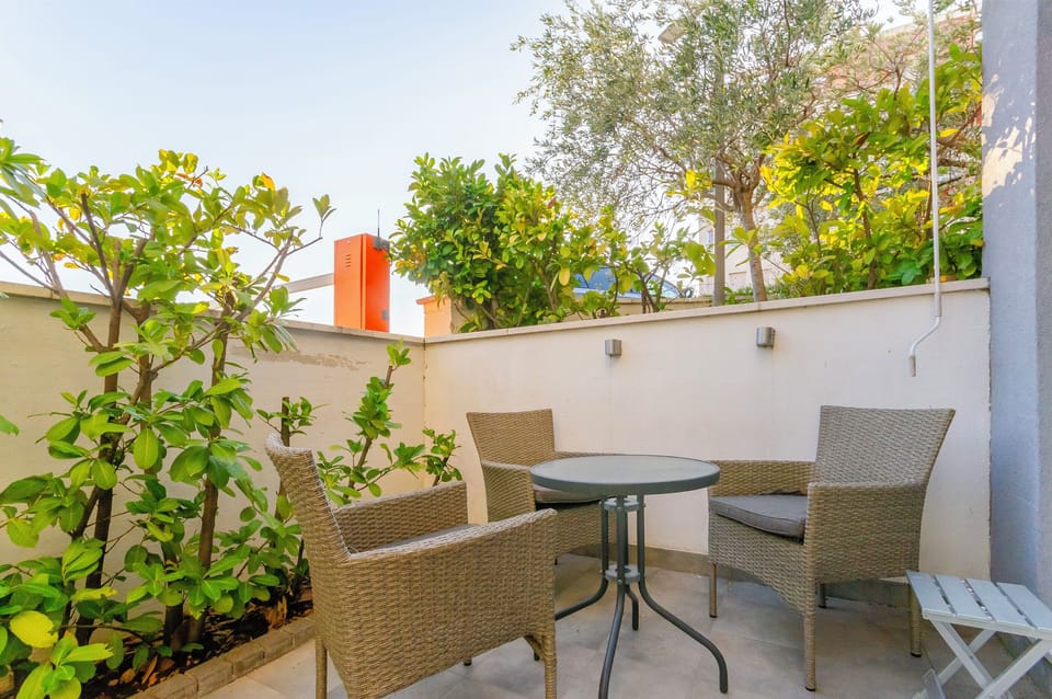 Apartment (A1) | Outdoor dining