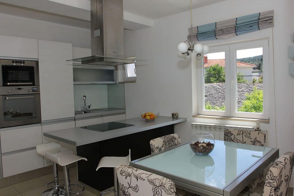Apartment (A1) | Dining