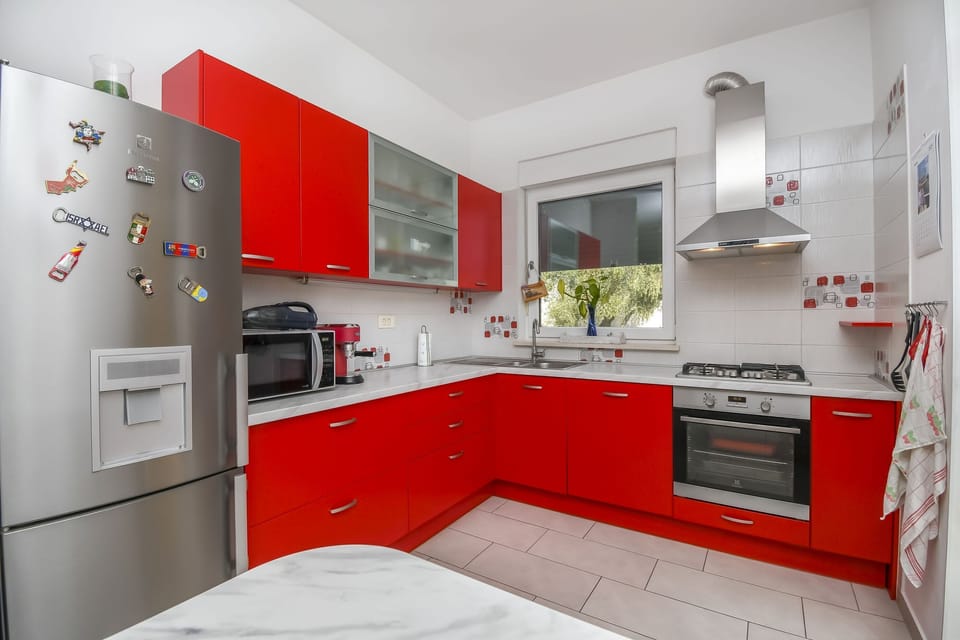 House | Private kitchen | Fridge, microwave, oven, stovetop