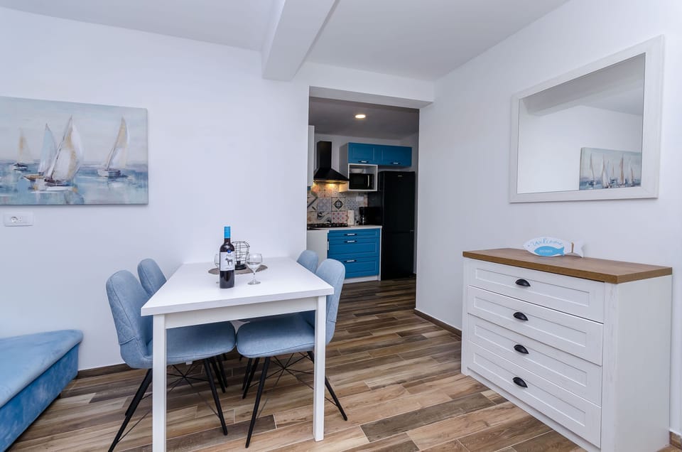 House | Dining